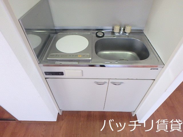 キッチン　画像は別号室の為、現状優先になります。