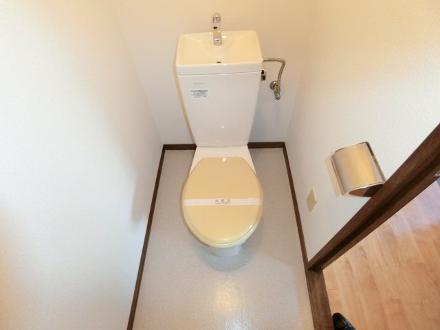 阪神本線 武庫川駅 徒歩13分 3階建 築39年のトイレ写真