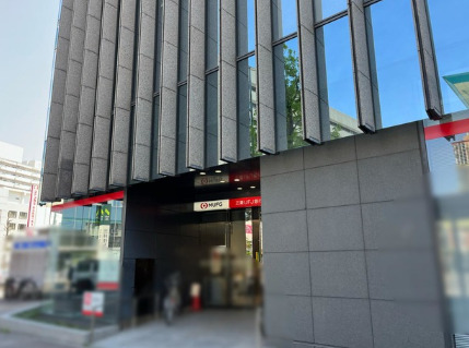 銀行　三菱UFJ銀行 金山支店（銀行）まで298m