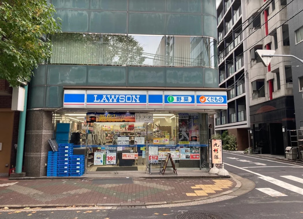 コンビニ　ローソン日本橋箱崎店（コンビニ）まで87m