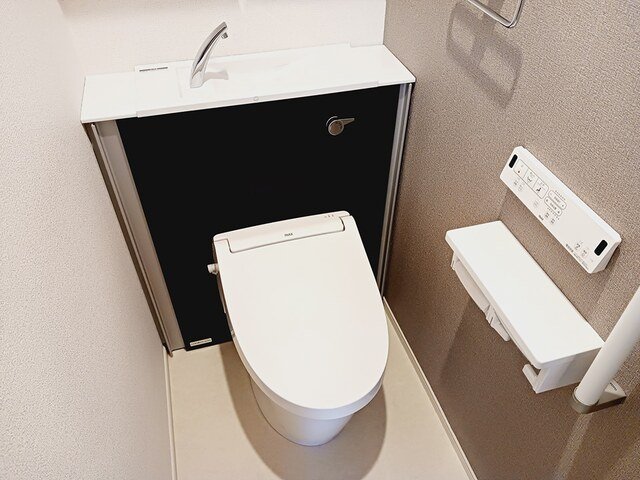名鉄各務原線 高田橋駅 徒歩18分 2階建 築2年のトイレ写真