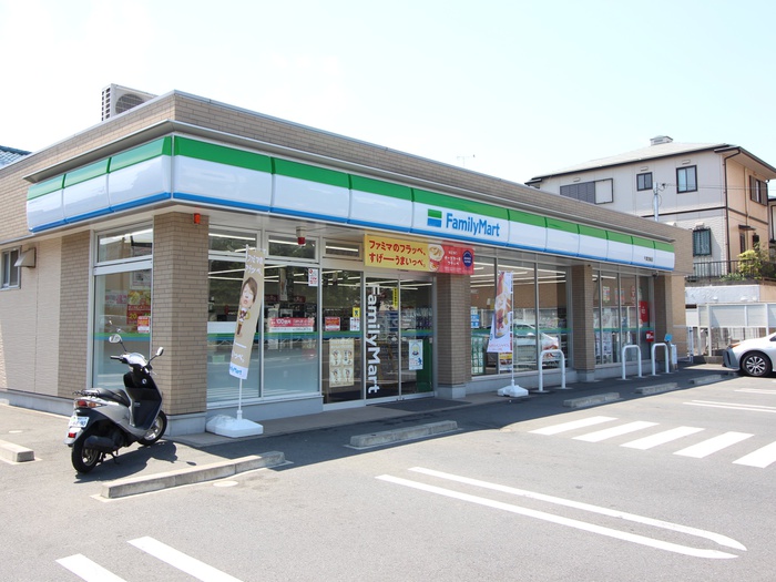 コンビニ　ファミリーマート（コンビニ）まで385m