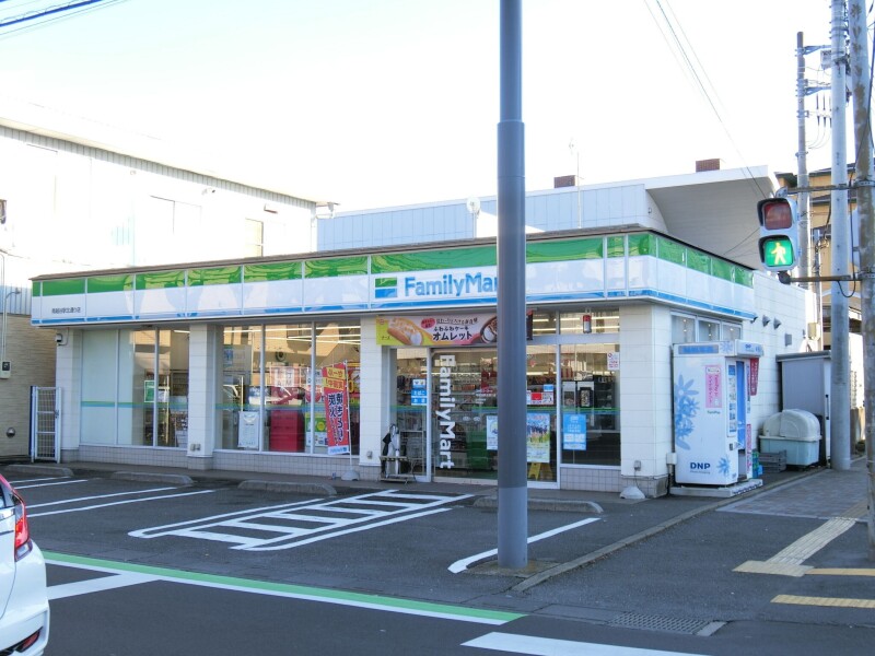 コンビニ　ファミリーマート南越谷駅北通り店（コンビニ）まで213m