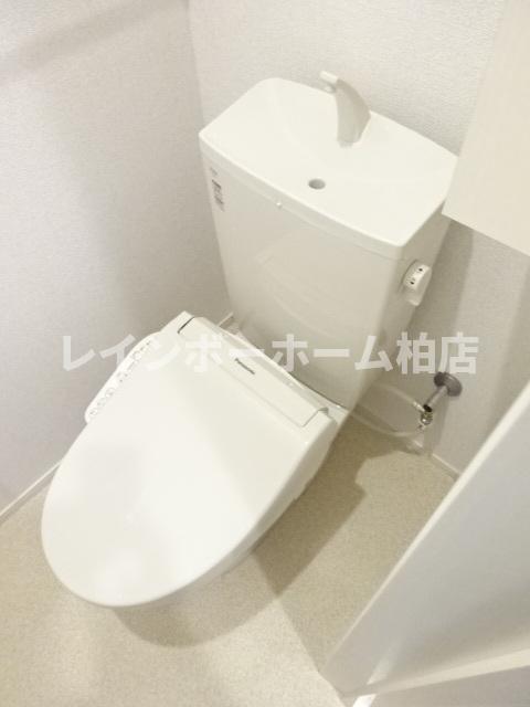 トイレ　温水洗浄便座です
