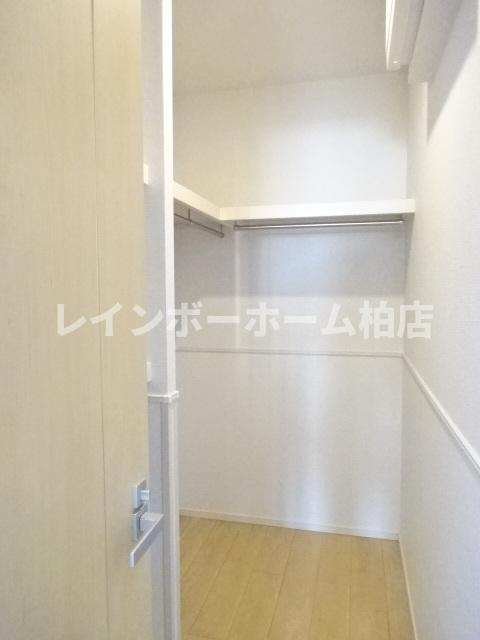 収納　ウォークスルークローゼットです