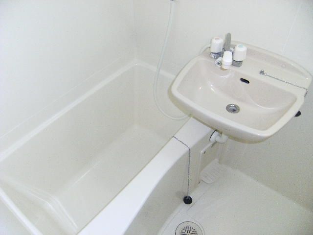 レオパレスプラシード竹丘IIの風呂写真