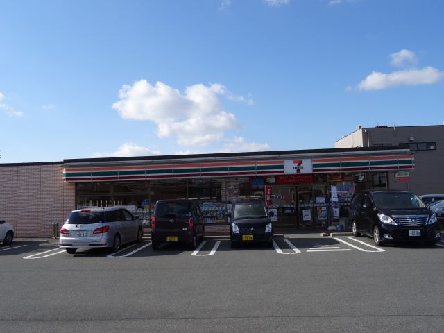 コンビニ　セブンイレブン（コンビニ）まで700m
