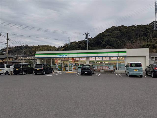 コンビニ　ファミリーマート（コンビニ）まで1159m