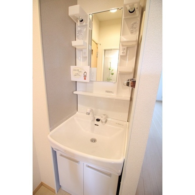 洗面設備　別の部屋の写真です