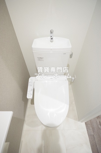 トイレ　温水洗浄機能付き便座！