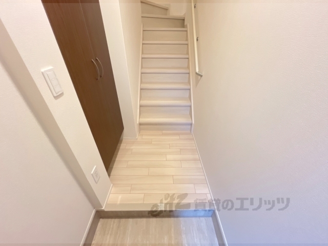 甲南町寺庄新築アパートの玄関写真