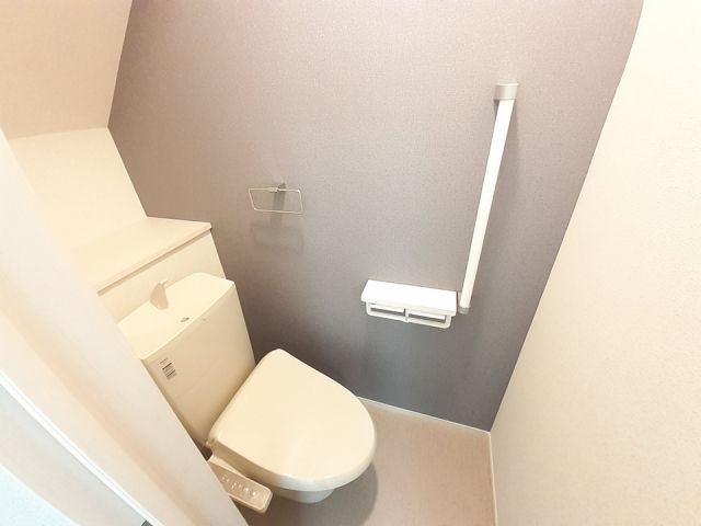 ＪＲ山陽本線 宝殿駅 徒歩13分 2階建 築3年のトイレ写真