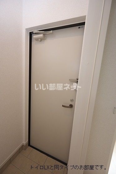 ＪＲ山陽本線 宝殿駅 徒歩13分 2階建 築3年の玄関写真