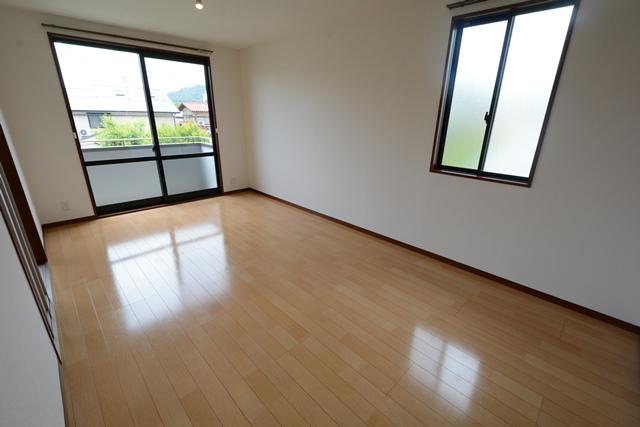 居室・リビング　南向きで陽当たり良好なお部屋です♪