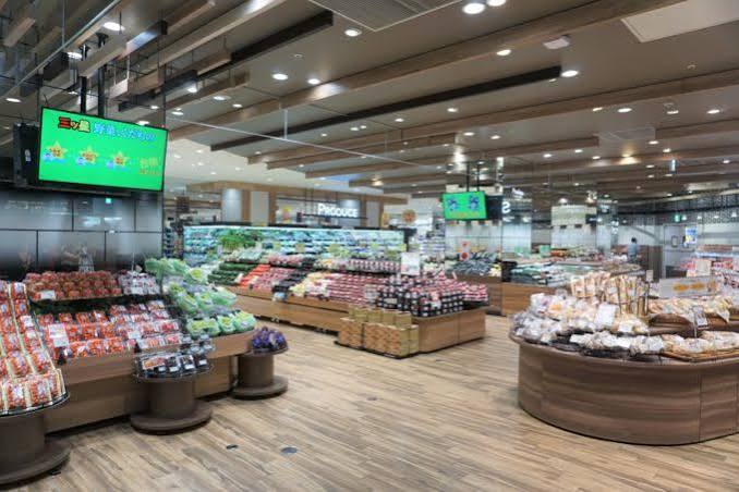 スーパー　ヨークフーズ新宿富久店（スーパー）まで288m