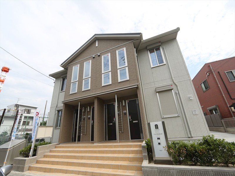 建物外観　外観　屋根付き駐輪場有り　平面駐車場有り