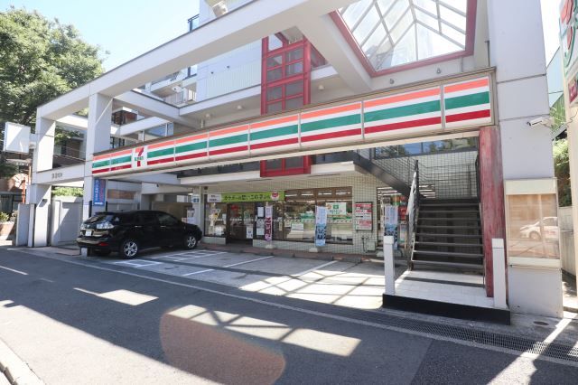 コンビニ　セブンイレブン（コンビニ）まで390m
