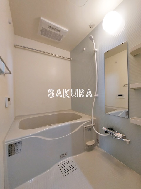 バス・シャワールーム　追い焚き・浴室乾燥機付きです♪