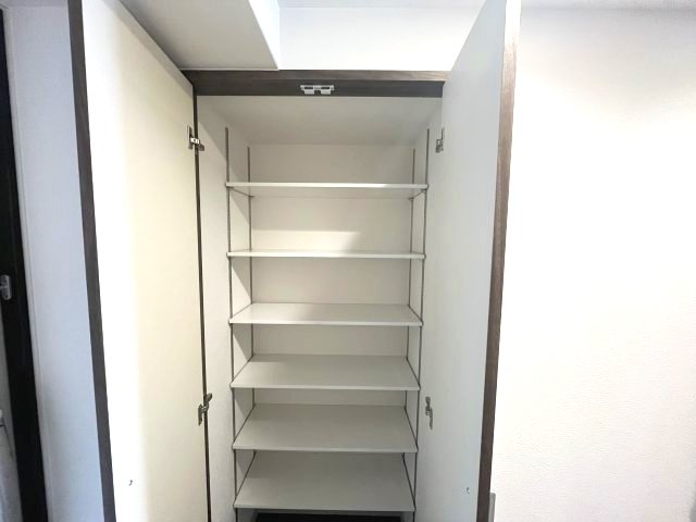 収納　イメージとして同マンション他部屋を表示しています