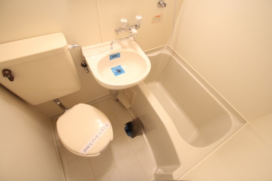 バス・シャワールーム　※別部屋の写真です