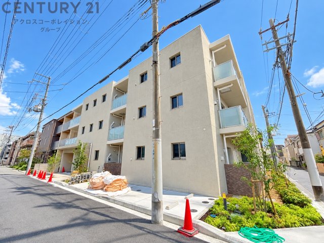 建物外観　オートロックで外部の人が簡単に出入りできないため安心です！
