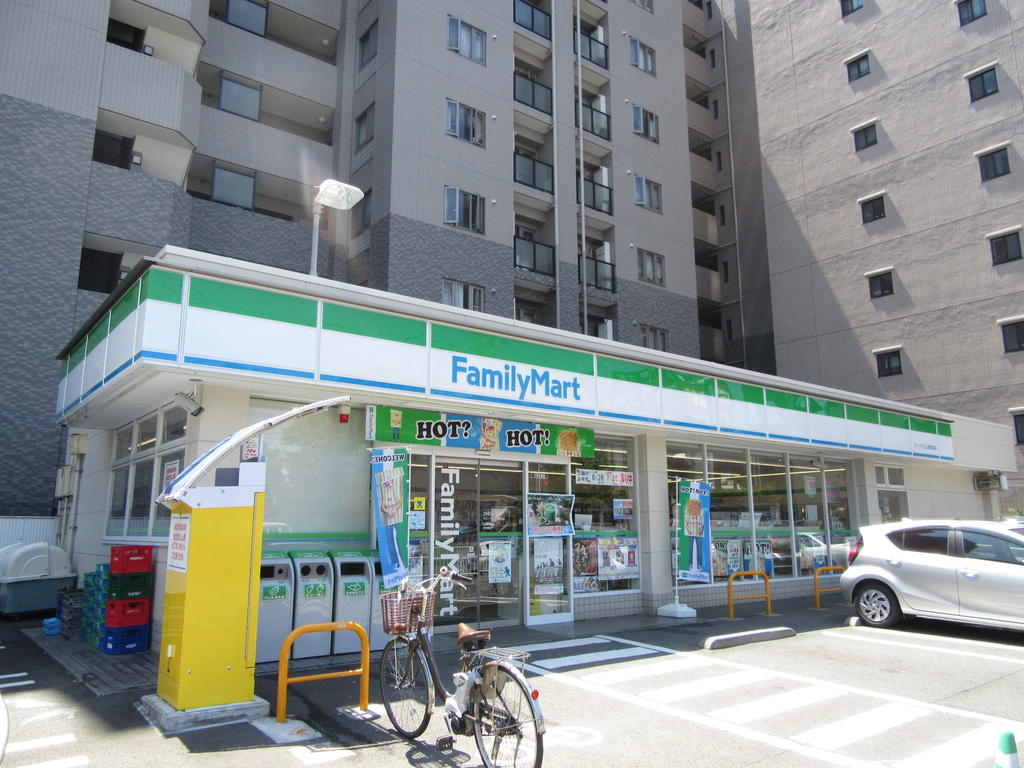 コンビニ　ファミリーマートスリーウェル新横浜店（コンビニ）まで225m