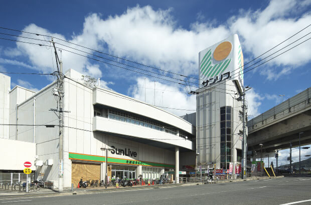 スーパー　サンリブ府中店（スーパー）まで636m