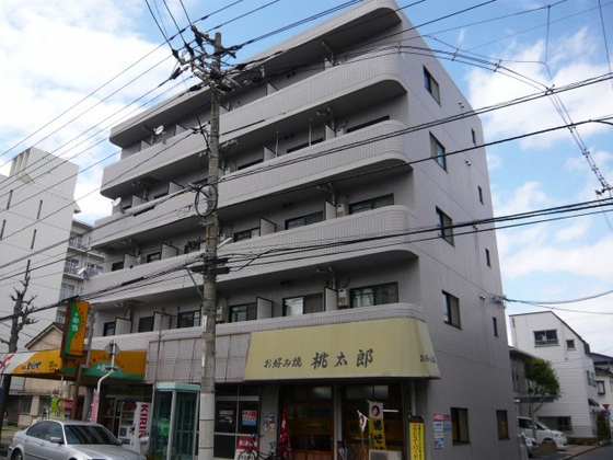 広島市中区光南のマンションの建物外観