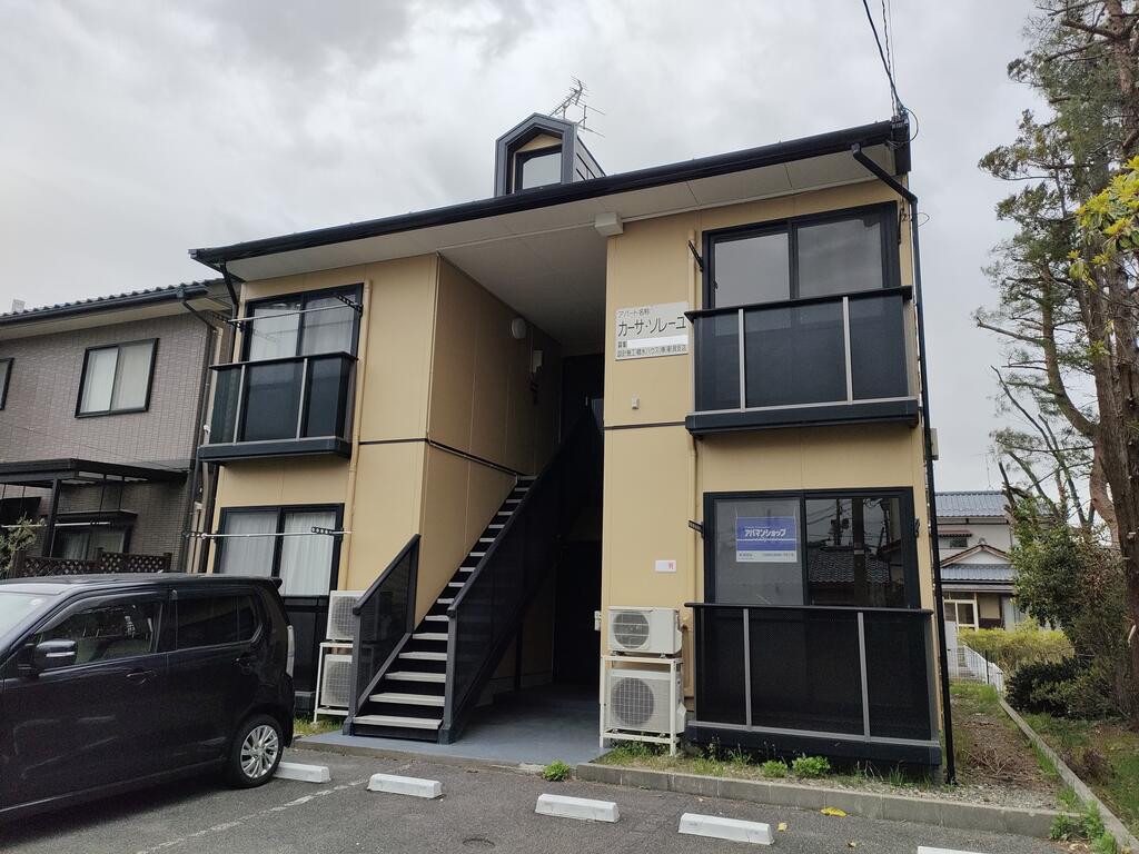 新潟市秋葉区金沢町のアパートの建物外観