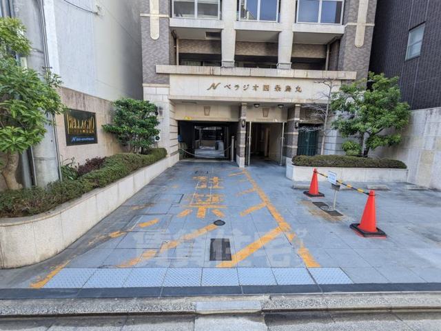 【京都市下京区扇酒屋町のマンションのエントランス】