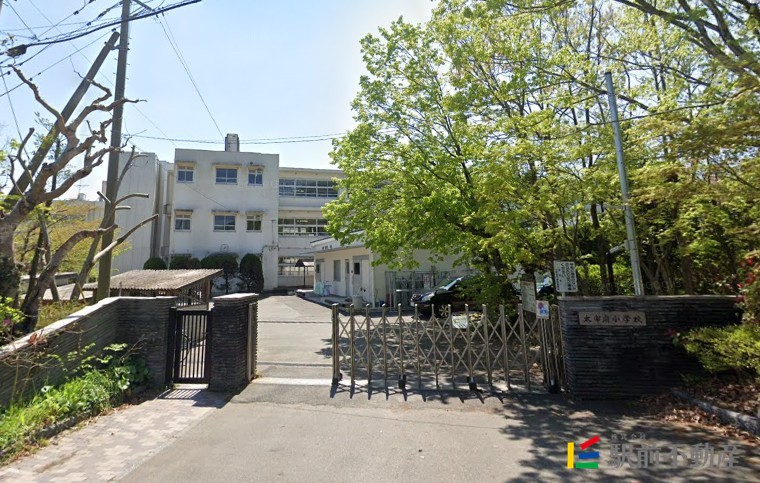 【シャルマン御笠IIの小学校】