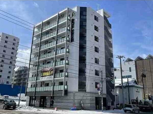 札幌市北区北十二条西のマンションの建物外観