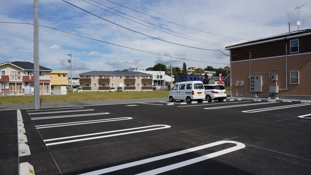 【カーサ・ヴィオラ Bの駐車場】