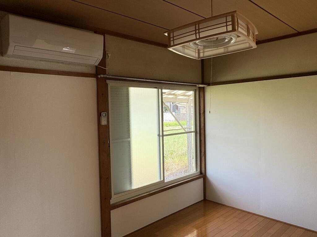 居室・リビング　エアコン・照明器具付き