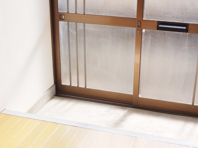 玄関　明るい日が射す玄関です