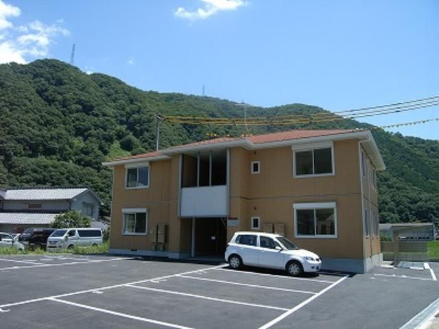 ファミール山手の建物外観