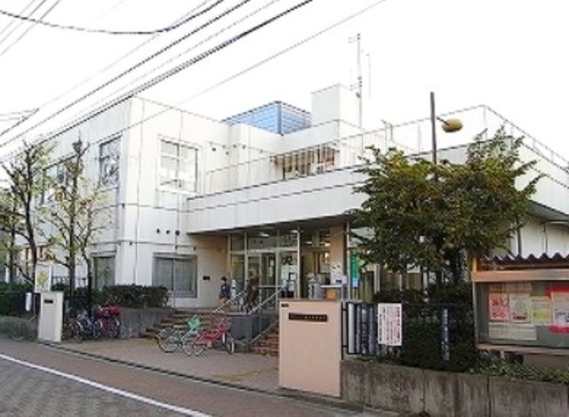 【J village（ジェイビレッジ）の図書館】