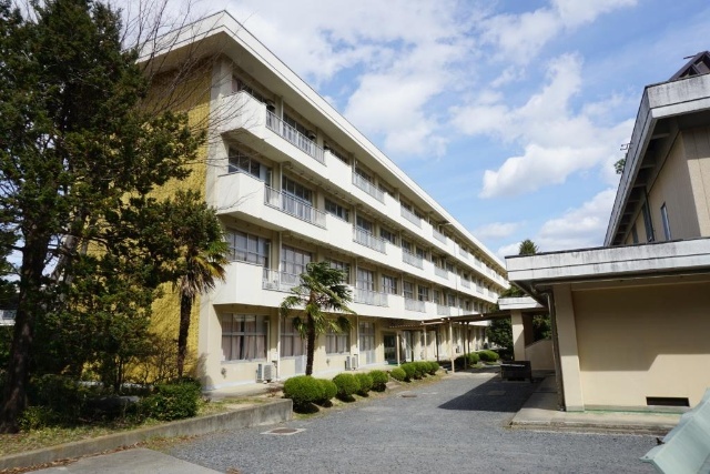 【郡山市安積町長久保のマンションの中学校】