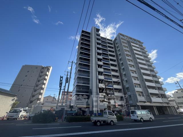 【広島市西区中広町のマンションの建物外観】