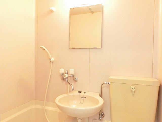 洗面設備　鏡の設置があります。