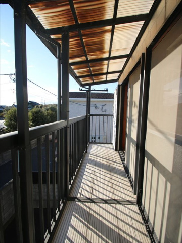 バルコニー　南向きのバルコニーで光が入りますよ♪
