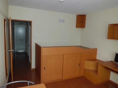 居室・リビング　ベッド下は収納。部屋がすっきり片付きます。