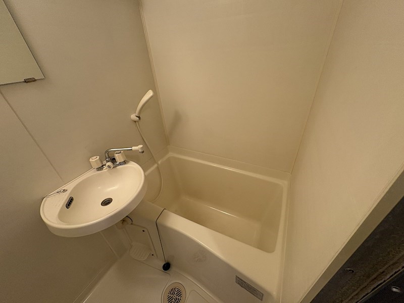 バス・シャワールーム　清潔感のあるお風呂で一日の疲れを癒しましょう。