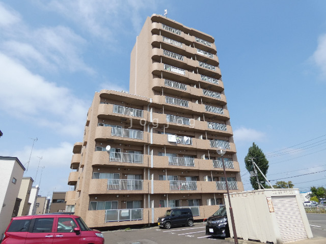 札幌市北区屯田一条のマンションの建物外観