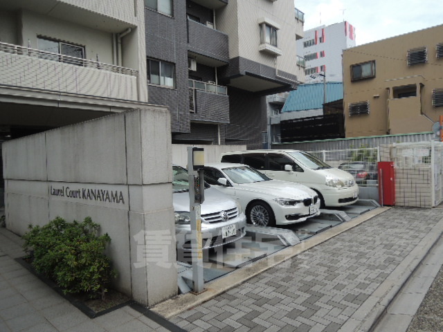 【名古屋市熱田区新尾頭のマンションの駐車場】