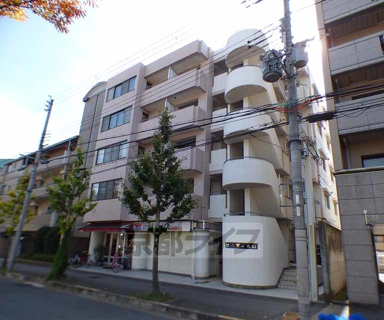 京都市左京区松ケ崎芝本町のマンションの建物外観