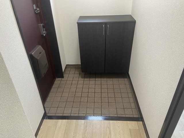 【海部郡蟹江町本町のマンションの玄関】