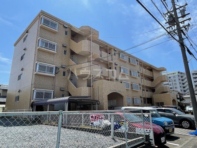 【海部郡蟹江町本町のマンションの建物外観】