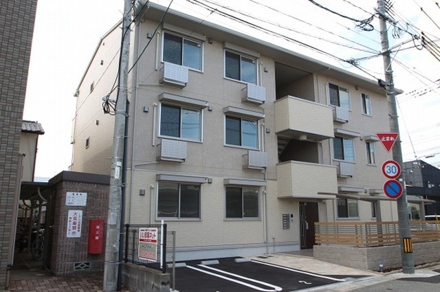 Ｄ－ｒｏｏｍ小田部の建物外観