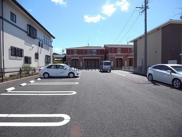 【各務原市鵜沼羽場町のアパートの駐車場】